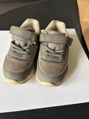 Stride Rite Ryne Sneaker Size 6